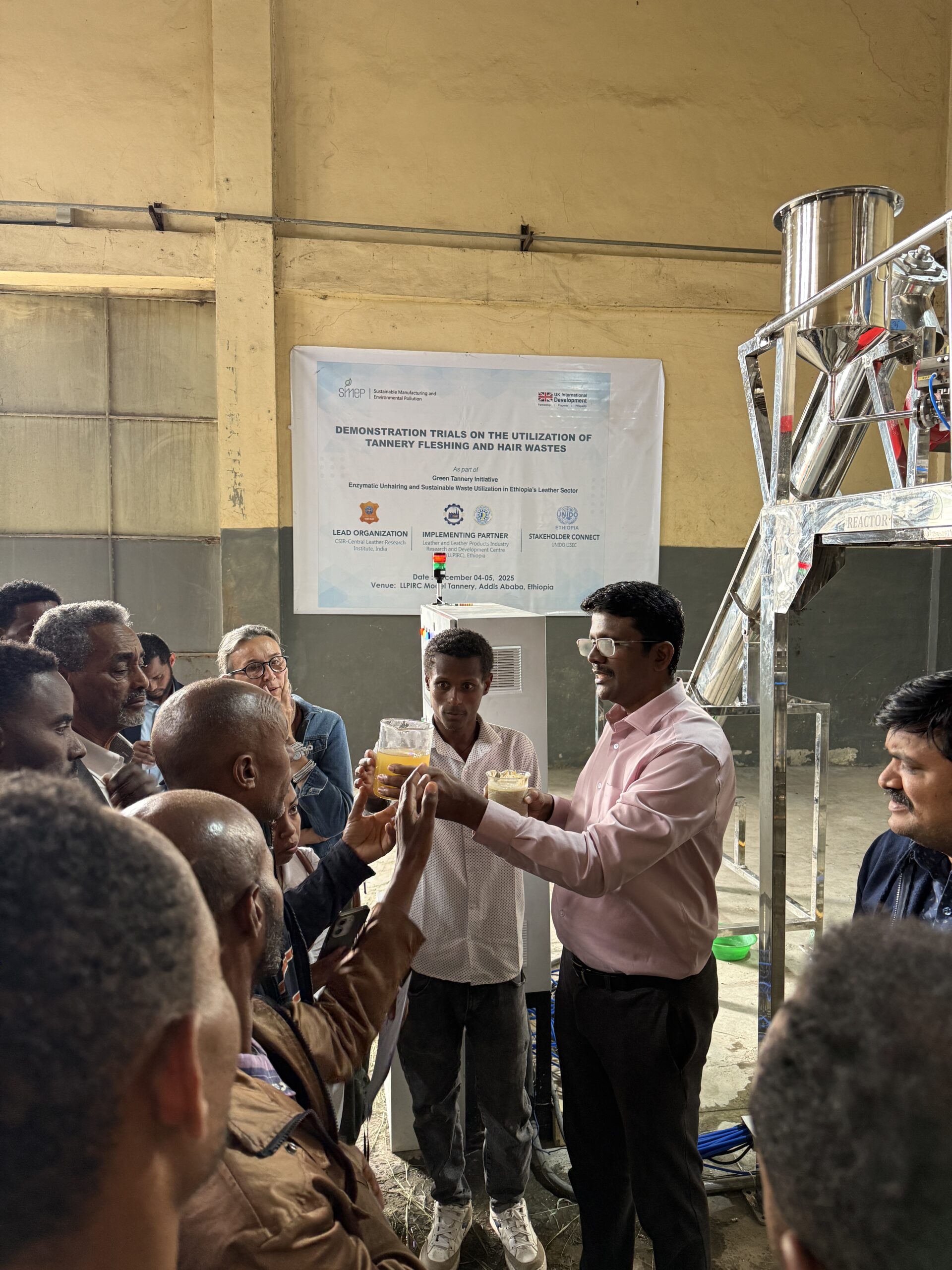 Dr Madhan (CSIR-CLRI) demonstrating to tanners the by-products from the process